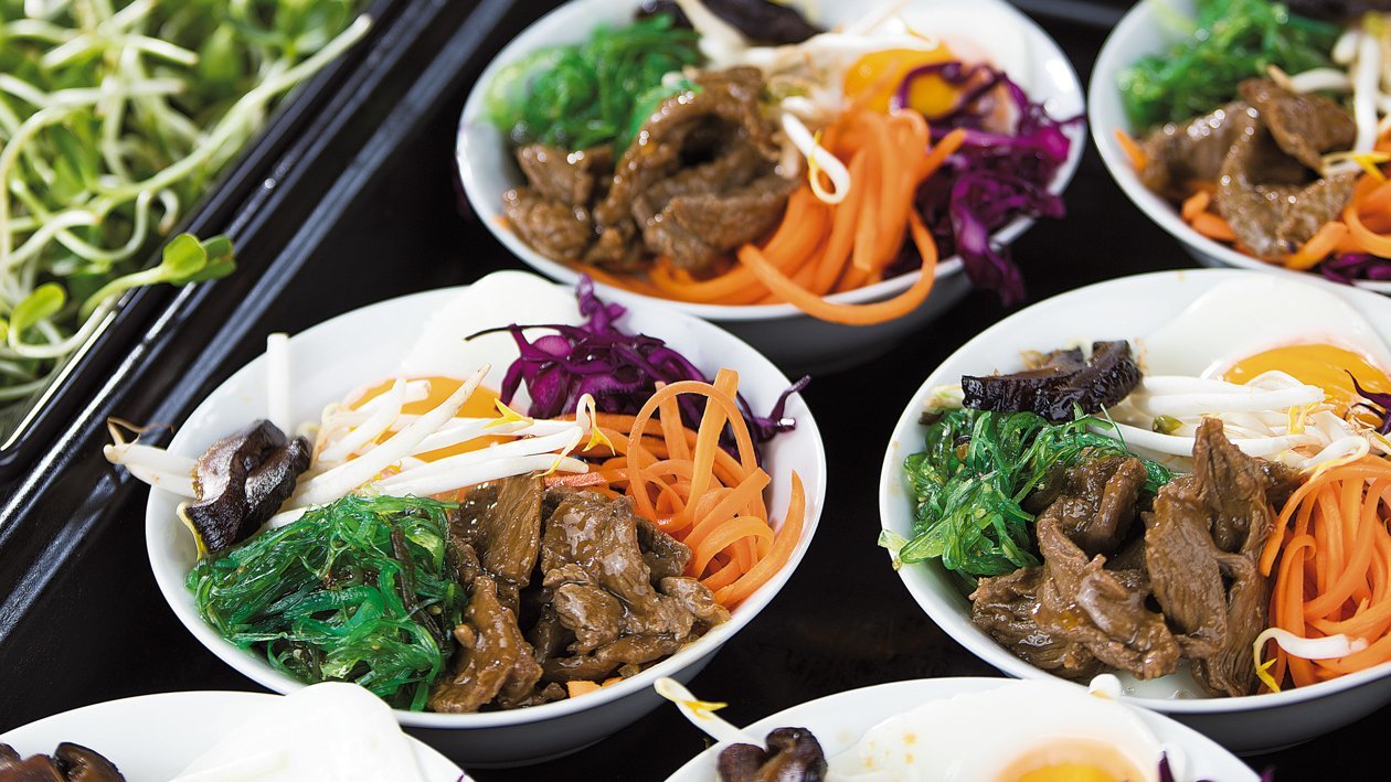 Bibimbap – hovädzie mäso na kórejský spôsob so zeleninou a s vajcom – - Recept